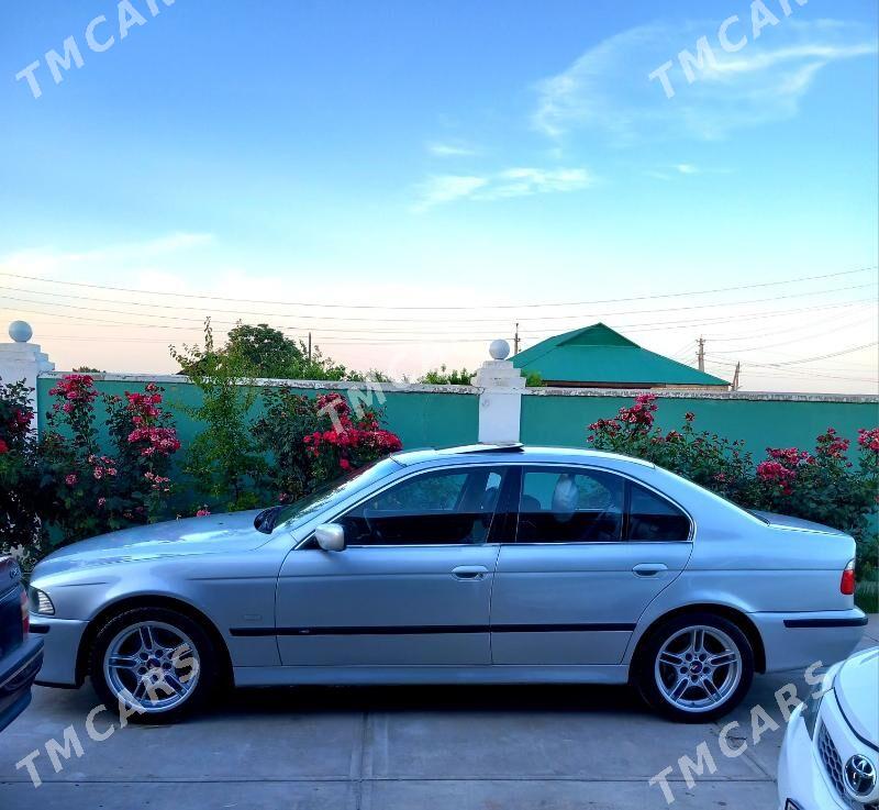 BMW E39 2002 - 139 000 TMT - Kaka - img 3