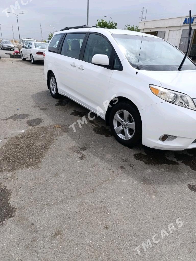 Toyota Sienna 2011 - 270 000 TMT - Кёнеургенч - img 5