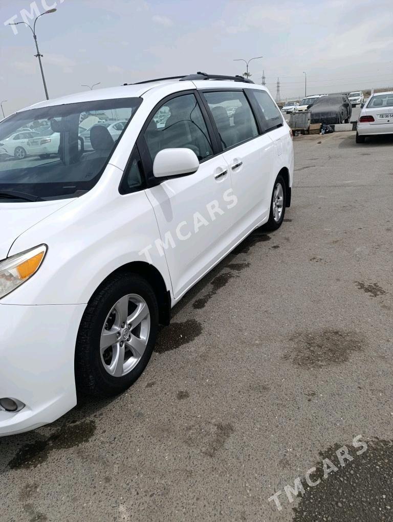 Toyota Sienna 2011 - 270 000 TMT - Кёнеургенч - img 3