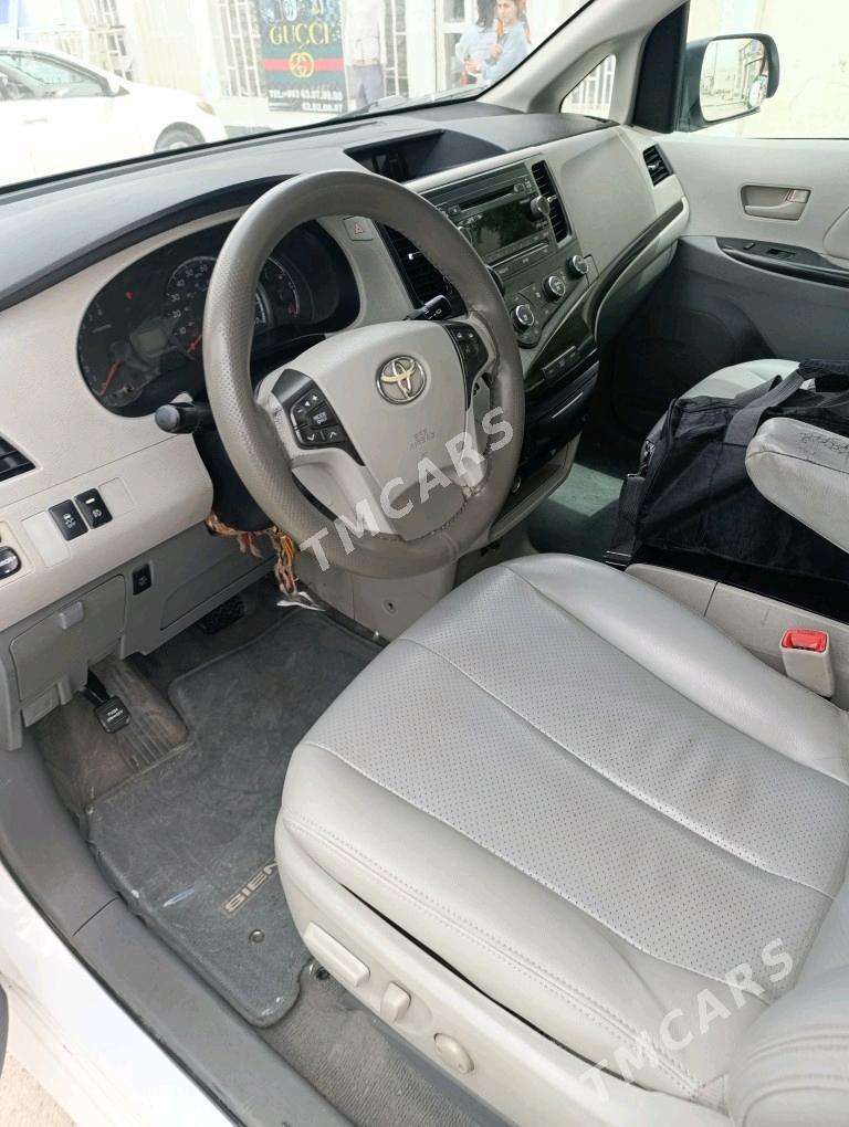 Toyota Sienna 2011 - 270 000 TMT - Кёнеургенч - img 2