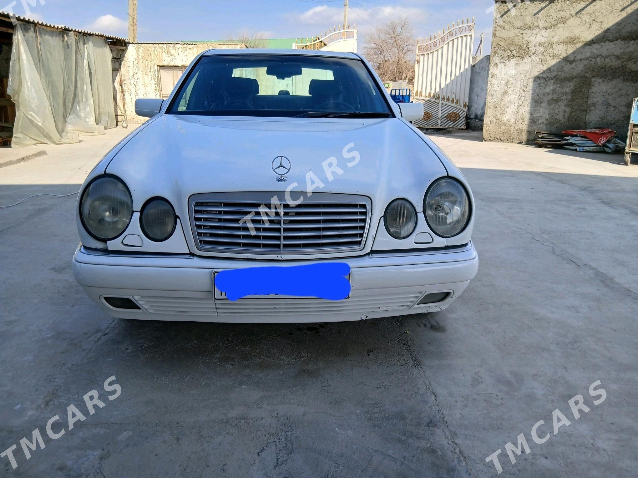 Mercedes-Benz E320 1996 - 43 000 TMT - Bäherden - img 7