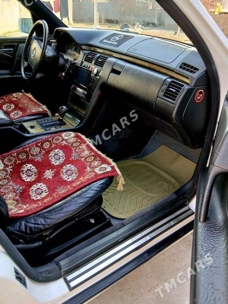Mercedes-Benz E320 1996 - 43 000 TMT - Bäherden - img 4