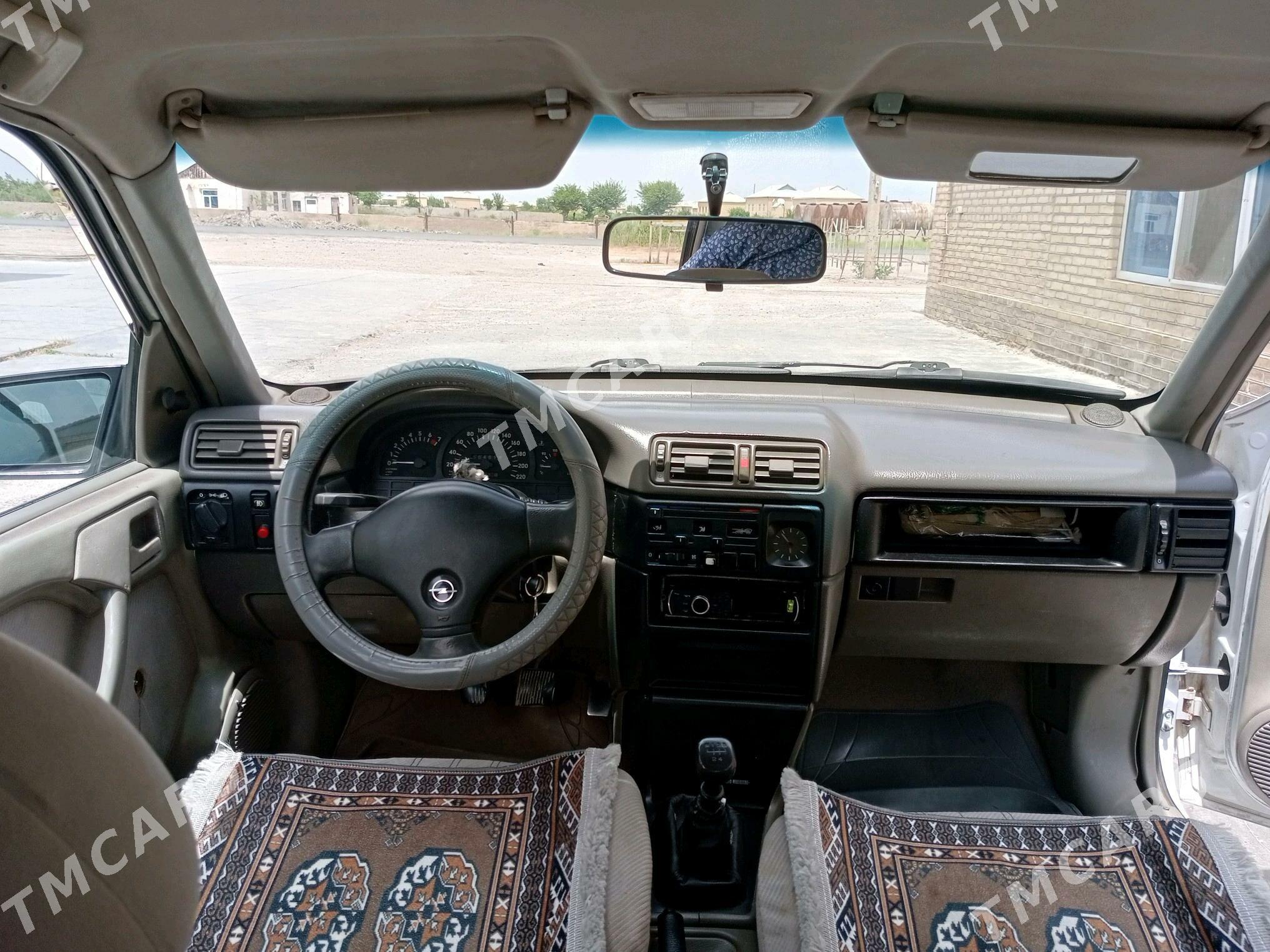 Opel Vectra 1992 - 27 500 TMT - Мары - img 9