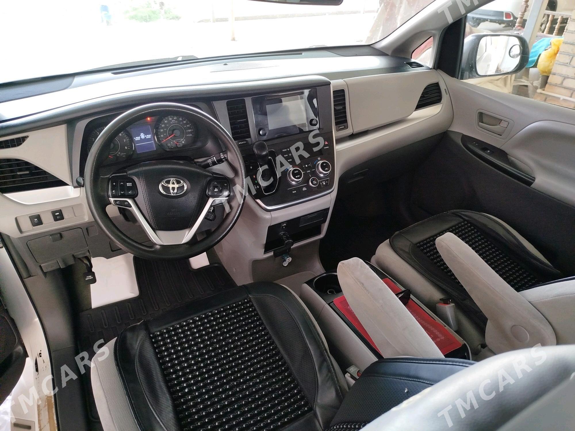 Toyota Sienna 2015 - 300 000 TMT - Türkmengala - img 5