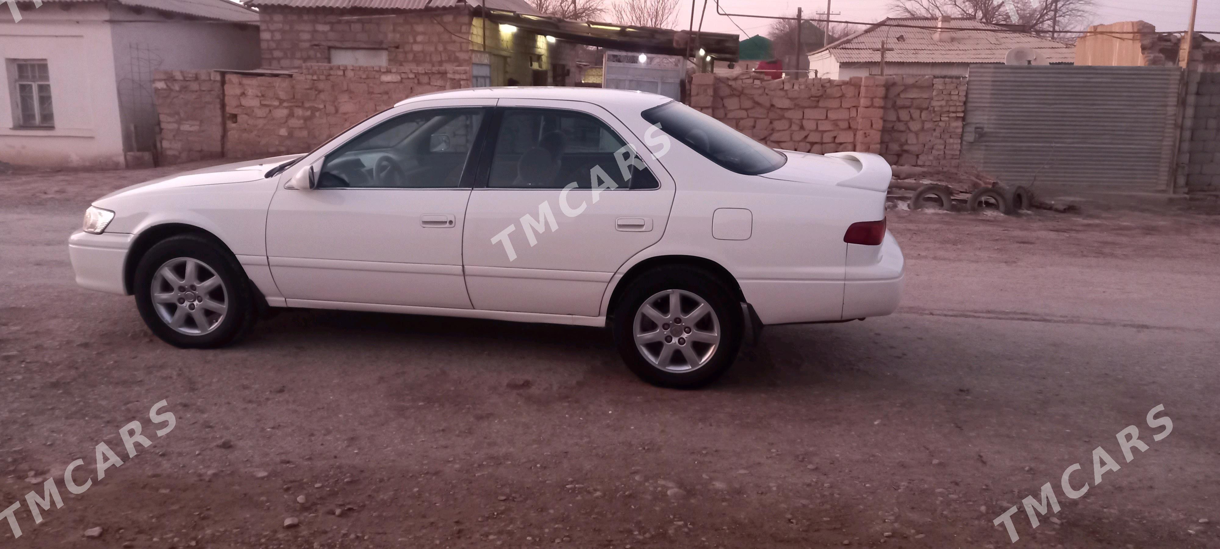 Toyota Camry 2000 - 102 000 TMT - Бедев - img 3