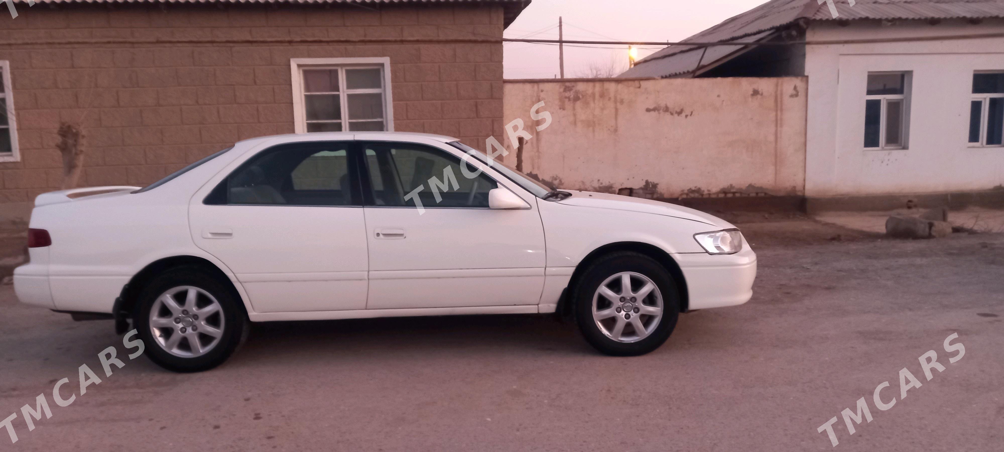 Toyota Camry 2000 - 102 000 TMT - Бедев - img 4