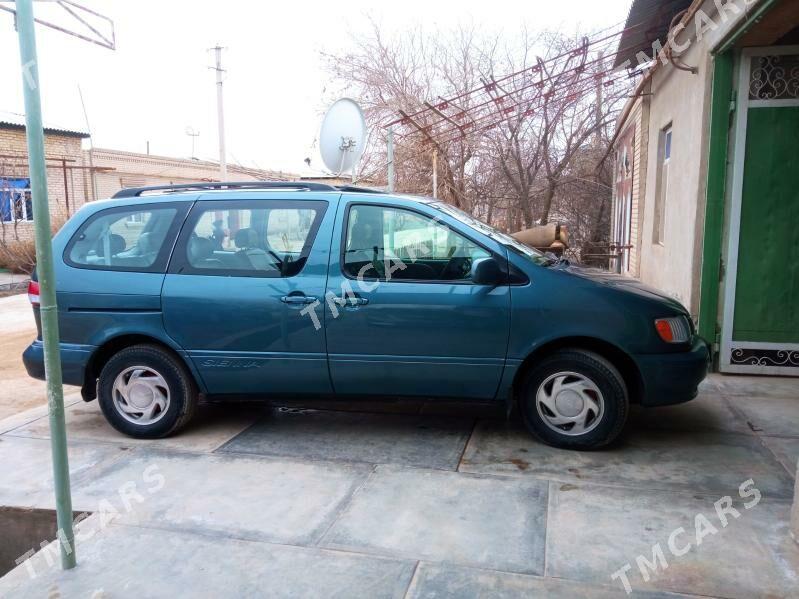 Toyota Sienna 2002 - 190 000 TMT - Туркменабат - img 4