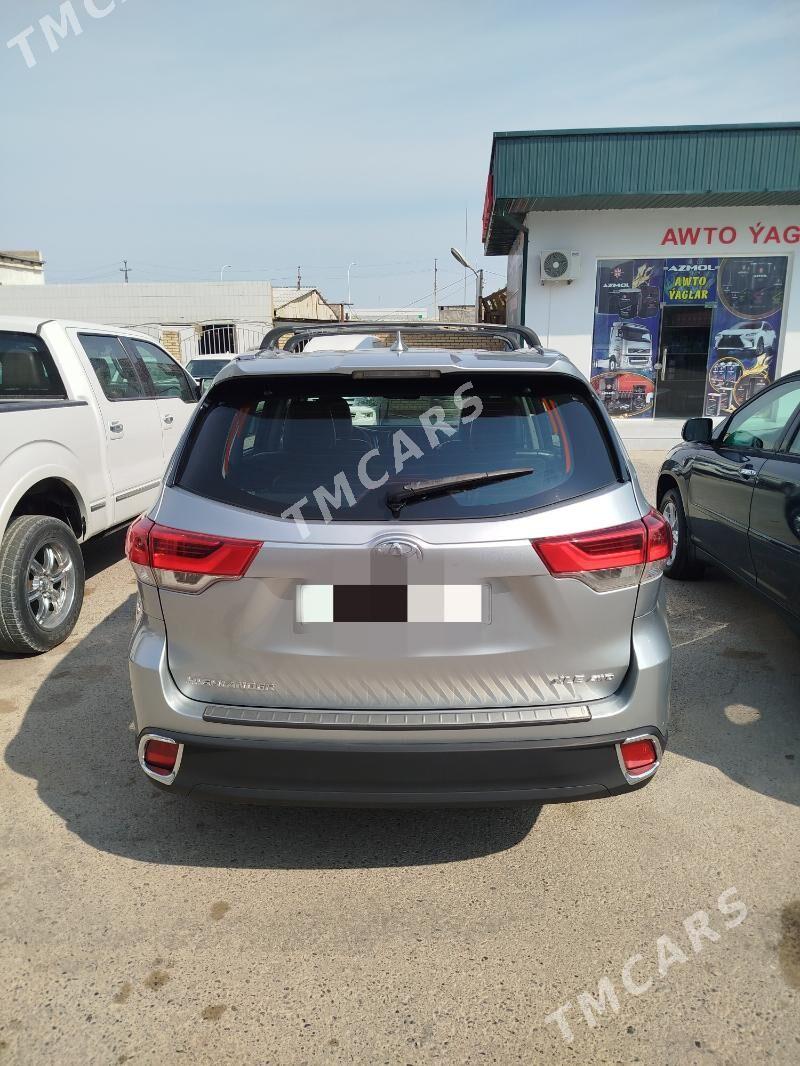 Toyota Highlander 2017 - 400 000 TMT - Мары - img 6