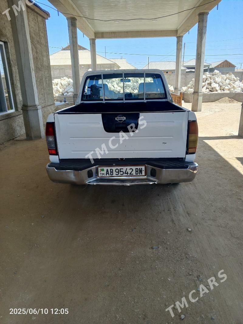 Nissan Navara 2005 - 80 000 TMT - Gumdag - img 3