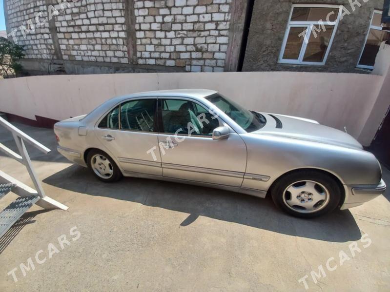 Mercedes-Benz E320 2001 - 90 000 TMT - Туркменбаши - img 4