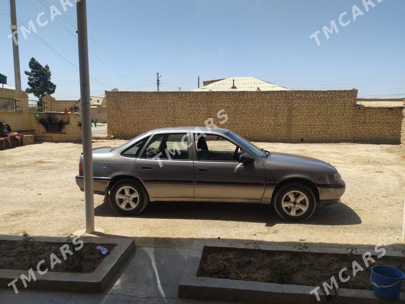 Opel Vectra 1990 - 28 000 TMT - Мары - img 4