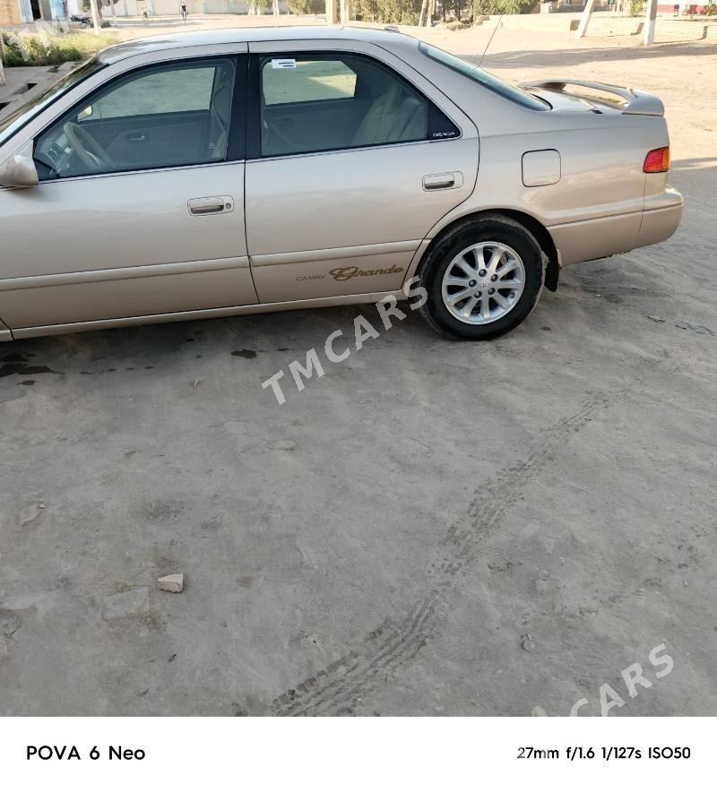 Toyota Camry 2000 - 127 000 TMT - Халач - img 2