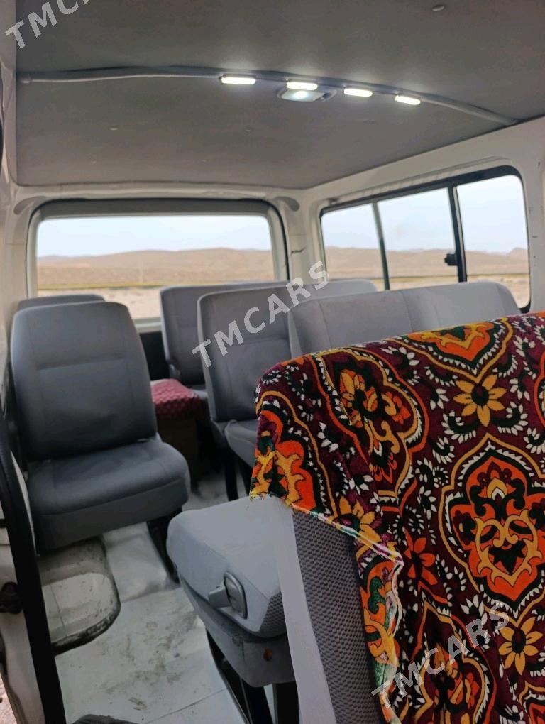 Toyota Hiace 2009 - 255 000 TMT - Ak bugdaý etraby - img 6
