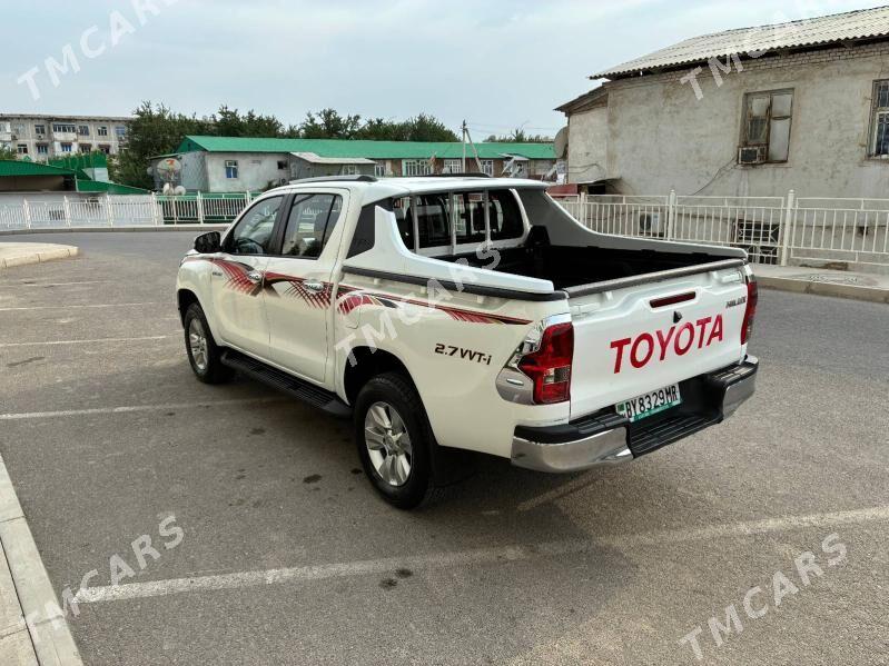 Toyota Hilux 2016 - 450 000 TMT - Мары - img 4