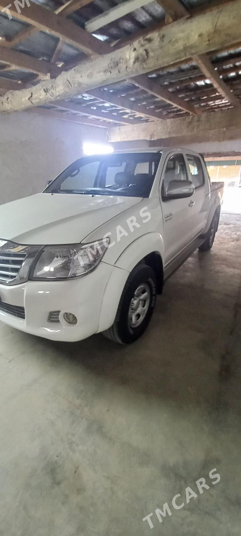 Toyota Hilux 2013 - 320 000 TMT - Daşoguz - img 2