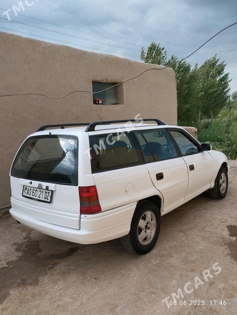 Opel Astra 1995 - 34 000 TMT - Гурбансолтан Едже - img 2