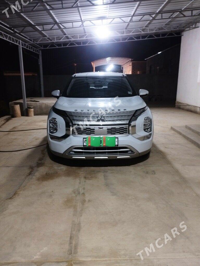 Mitsubishi Outlander 2022 - 410 000 TMT - Ak bugdaý etraby - img 2