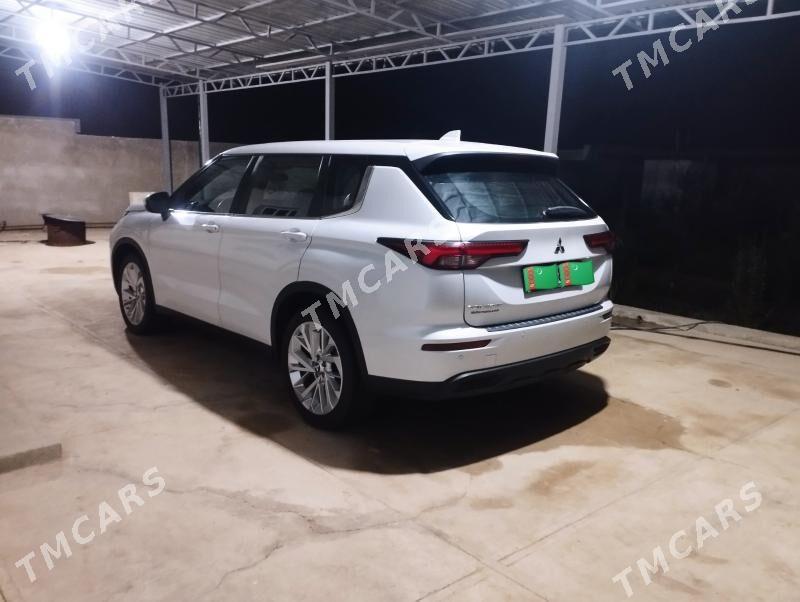 Mitsubishi Outlander 2022 - 410 000 TMT - Ak bugdaý etraby - img 4