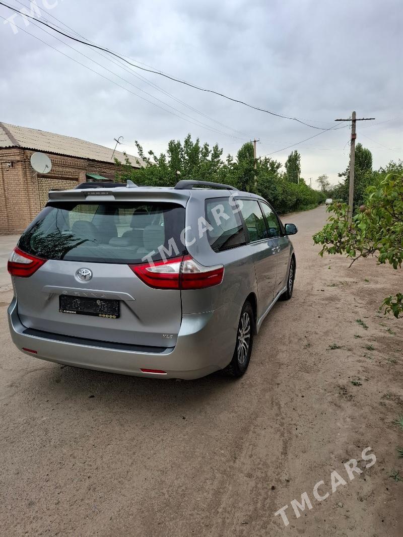 Toyota Sienna 2019 - 420 000 TMT - Дашогуз - img 2