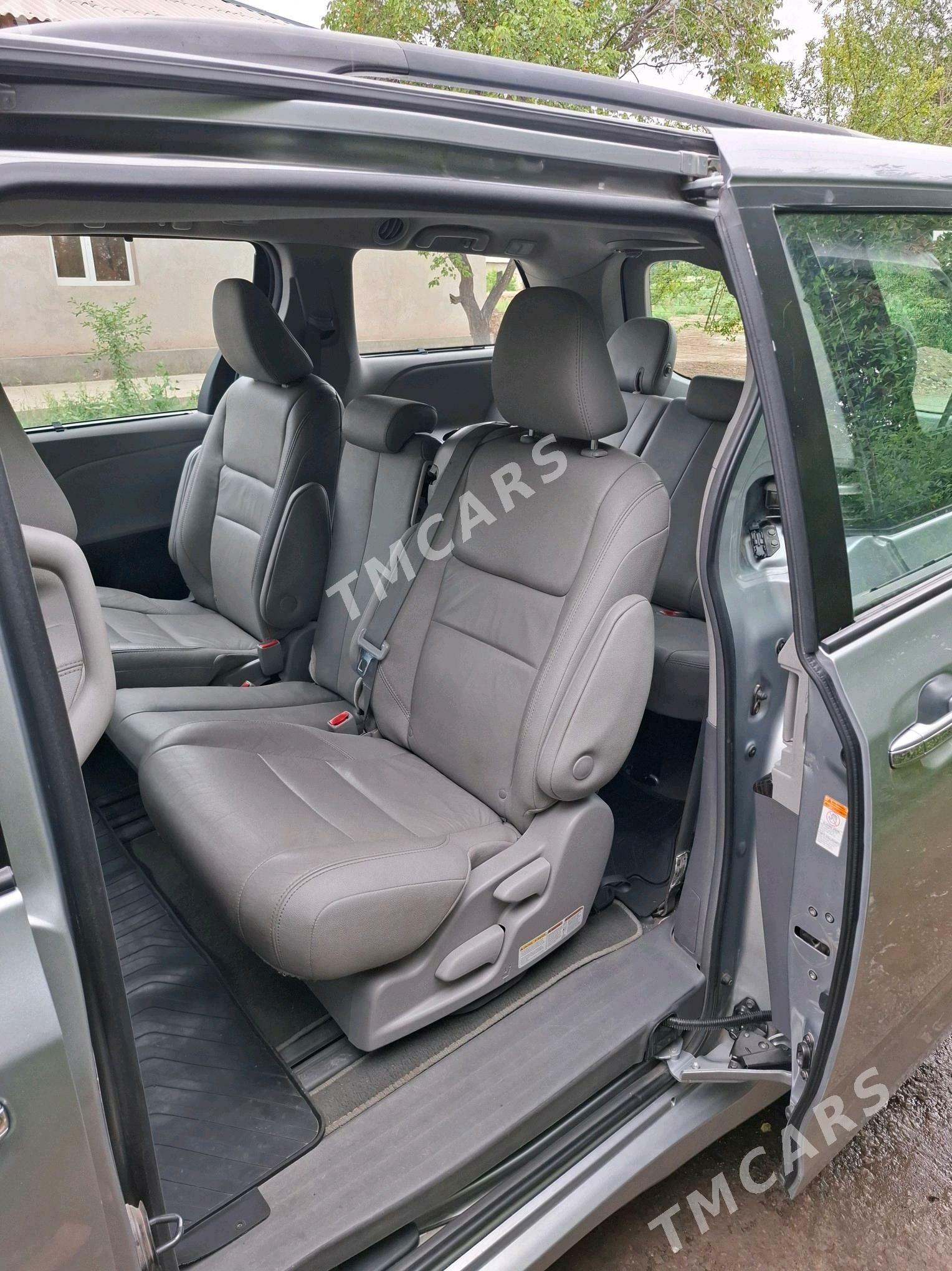 Toyota Sienna 2019 - 420 000 TMT - Дашогуз - img 5