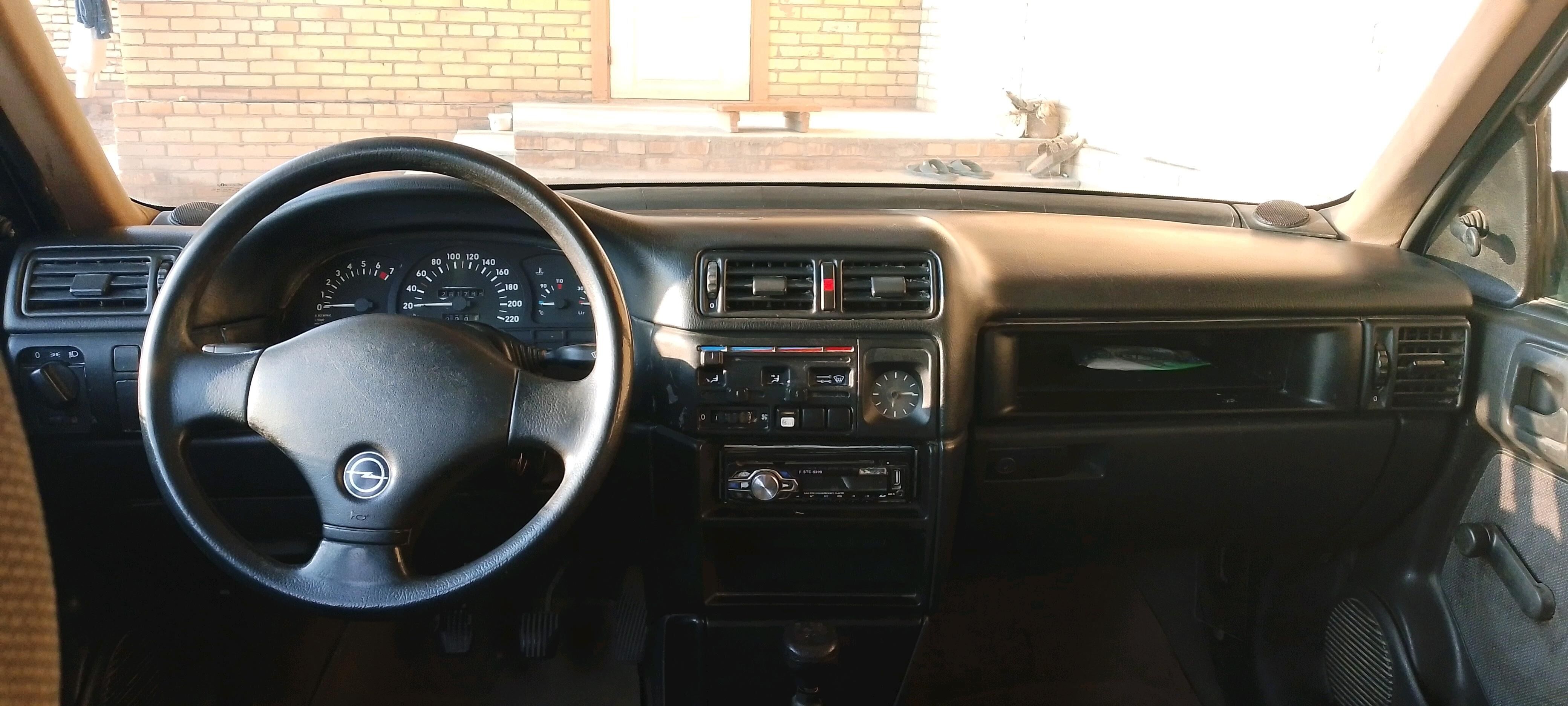 Opel Vectra 1990 - 23 000 TMT - Керки - img 4