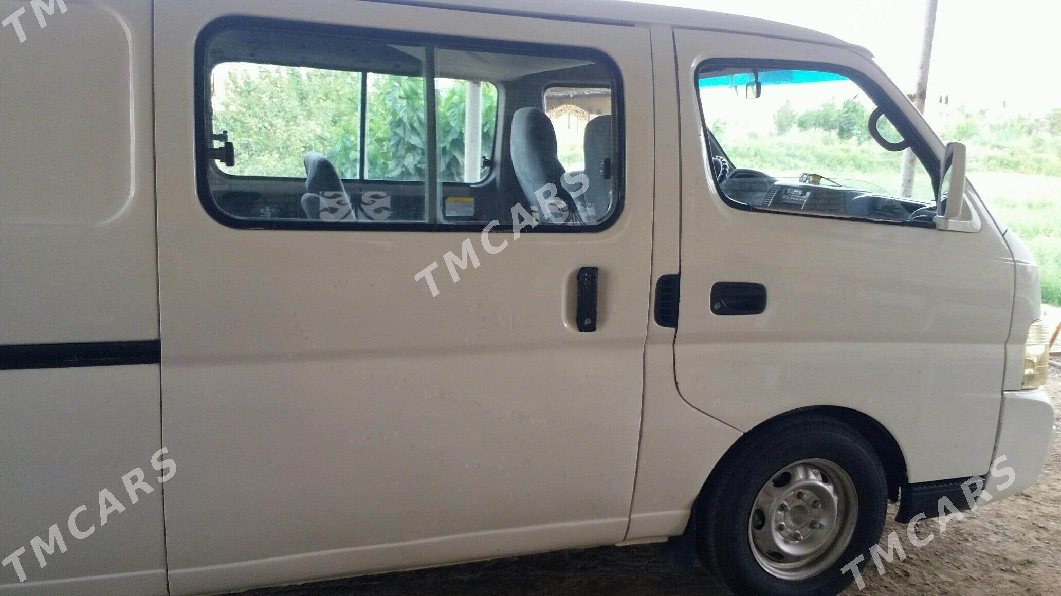 Nissan Urvan 2006 - 130 000 TMT - Мары - img 8