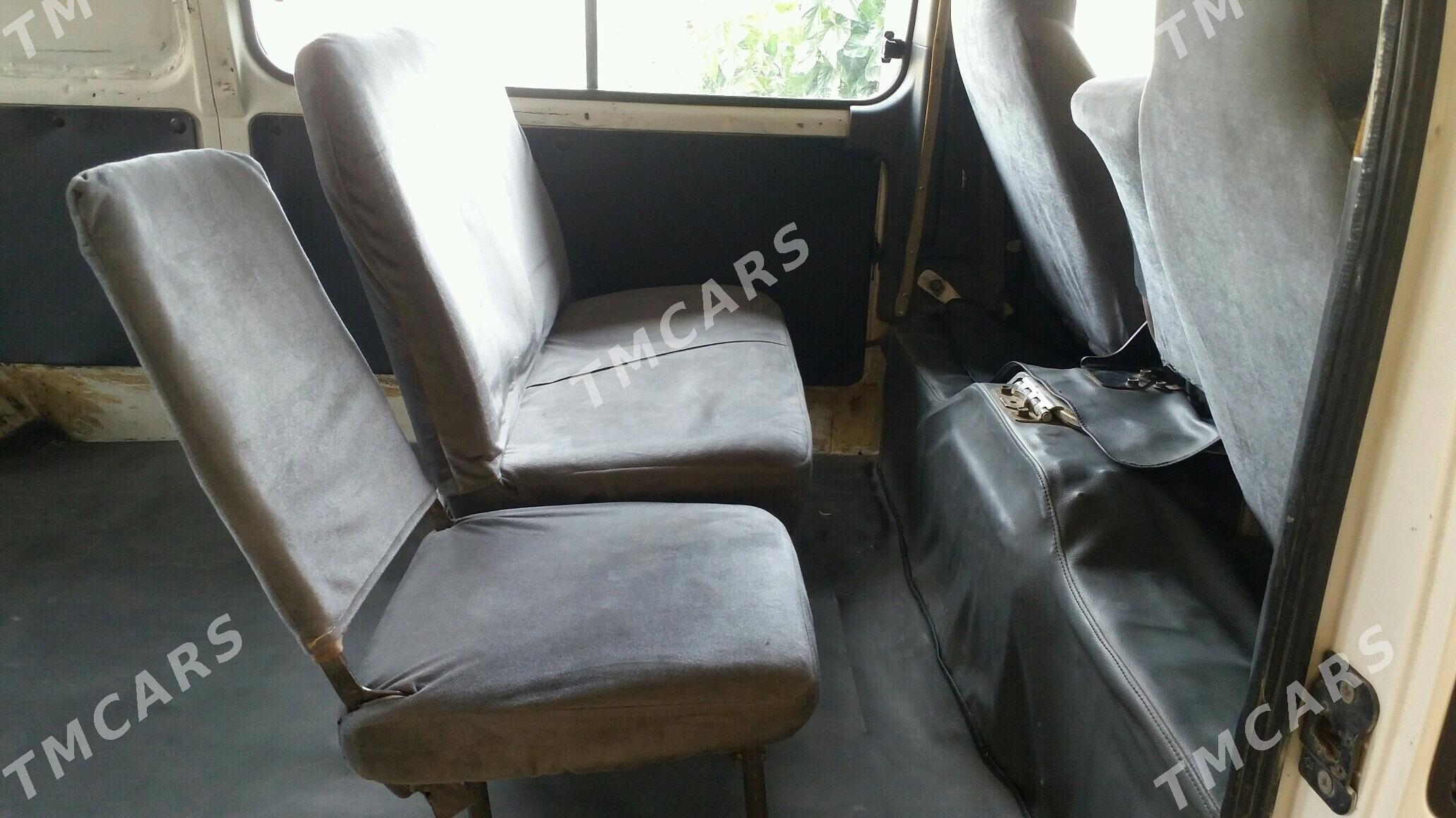 Nissan Urvan 2006 - 130 000 TMT - Мары - img 4