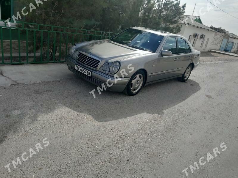 Mercedes-Benz C320 1999 - 90 000 TMT - Балканабат - img 4