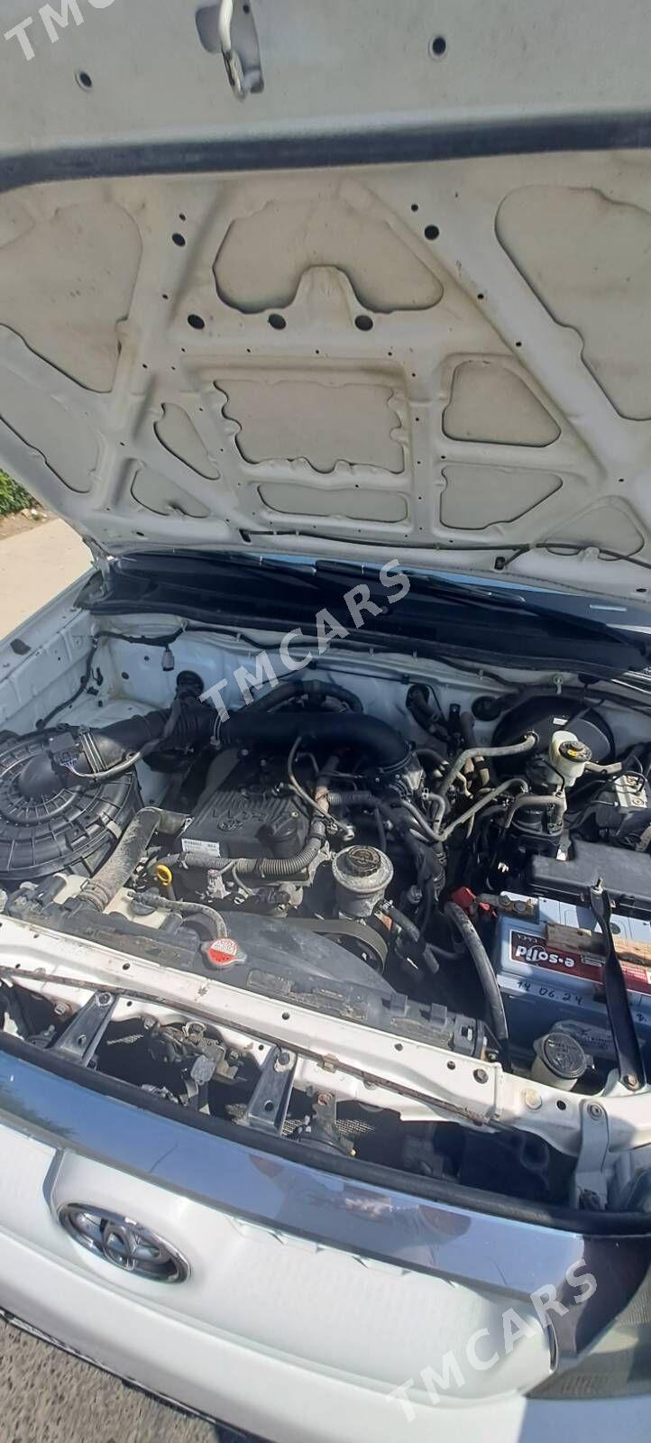 Toyota Hilux 2010 - 320 000 TMT - Гызыларбат - img 4