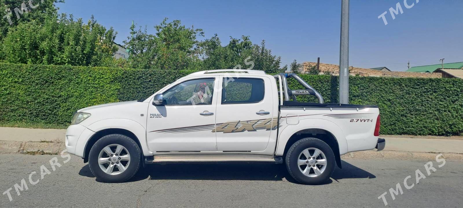 Toyota Hilux 2010 - 320 000 TMT - Гызыларбат - img 3