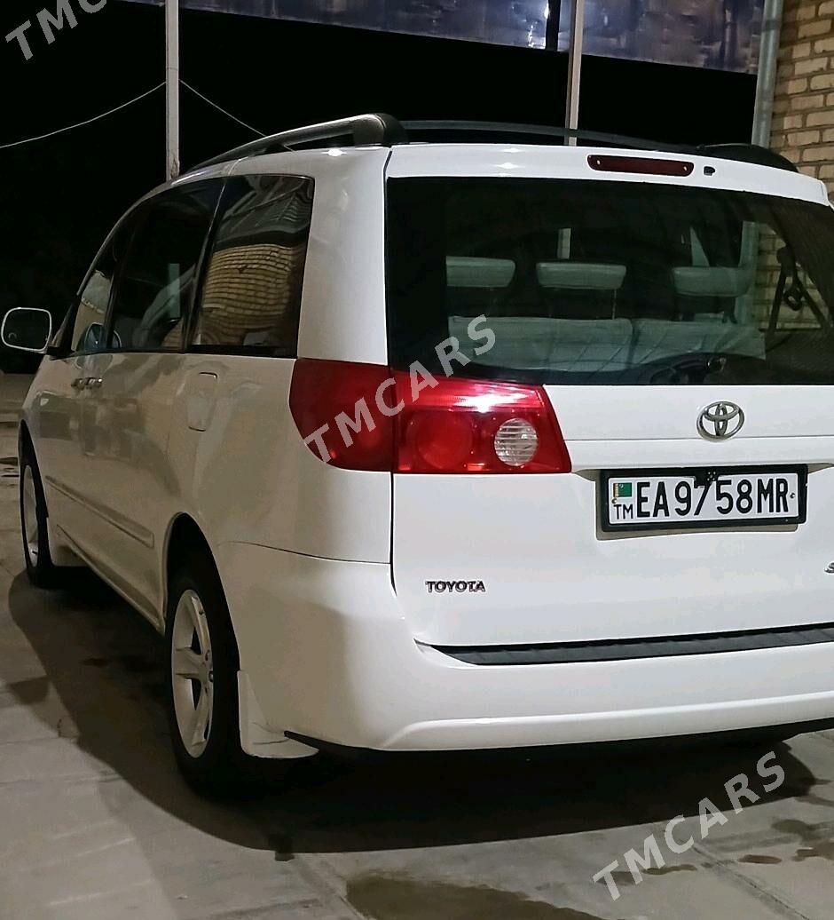 Toyota Sienna 2007 - 220 000 TMT - Мары - img 3