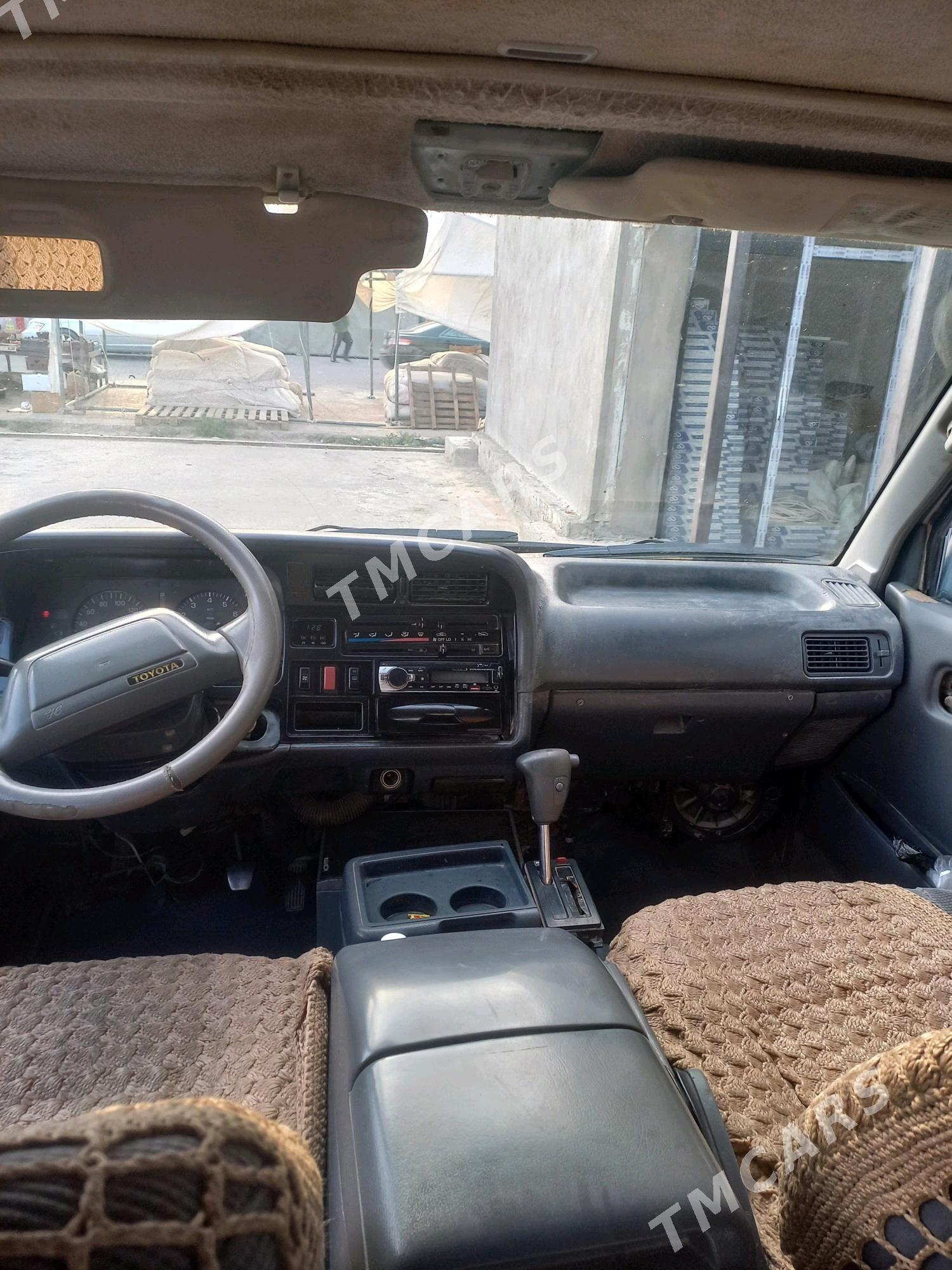 Toyota Hiace 1990 - 40 000 TMT - Мары - img 4