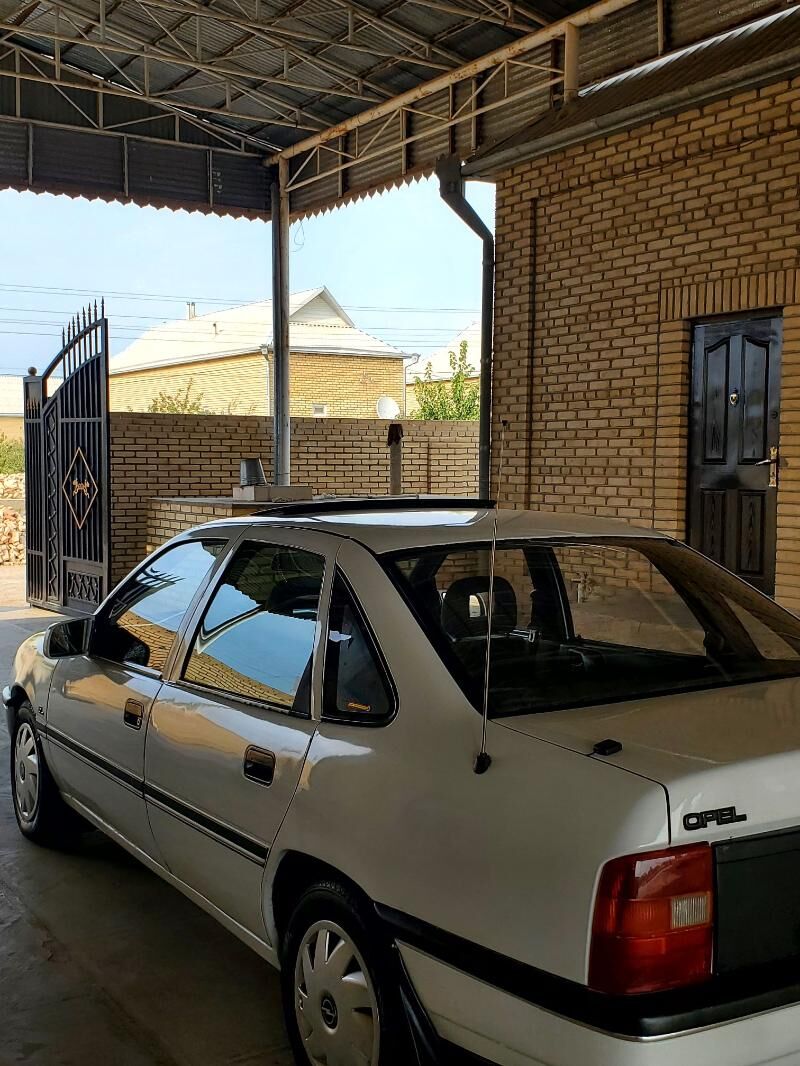 Opel Vectra 1990 - 35 000 TMT - Mary - img 5