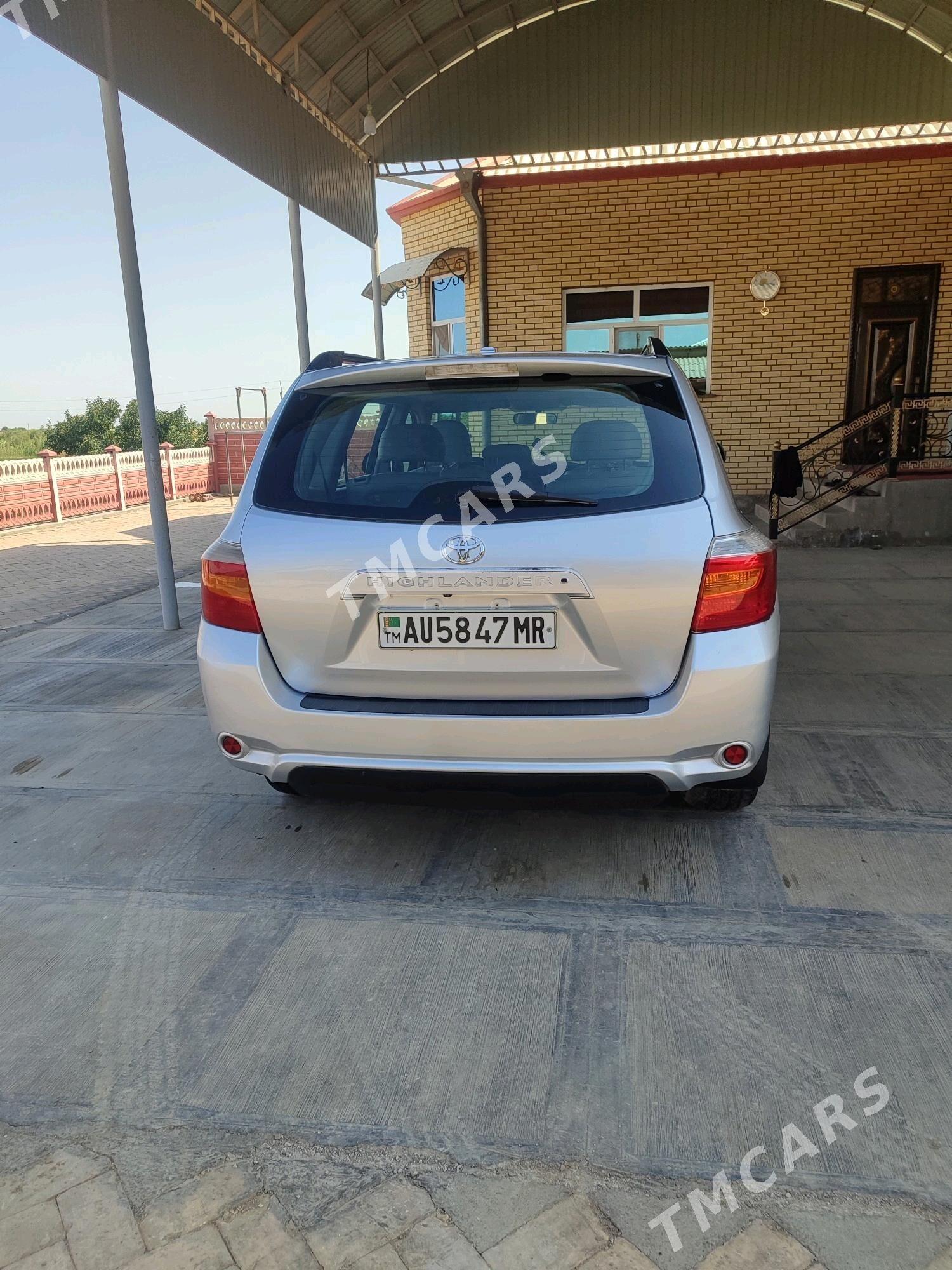 Toyota Highlander 2010 - 260 000 TMT - Байрамали - img 3