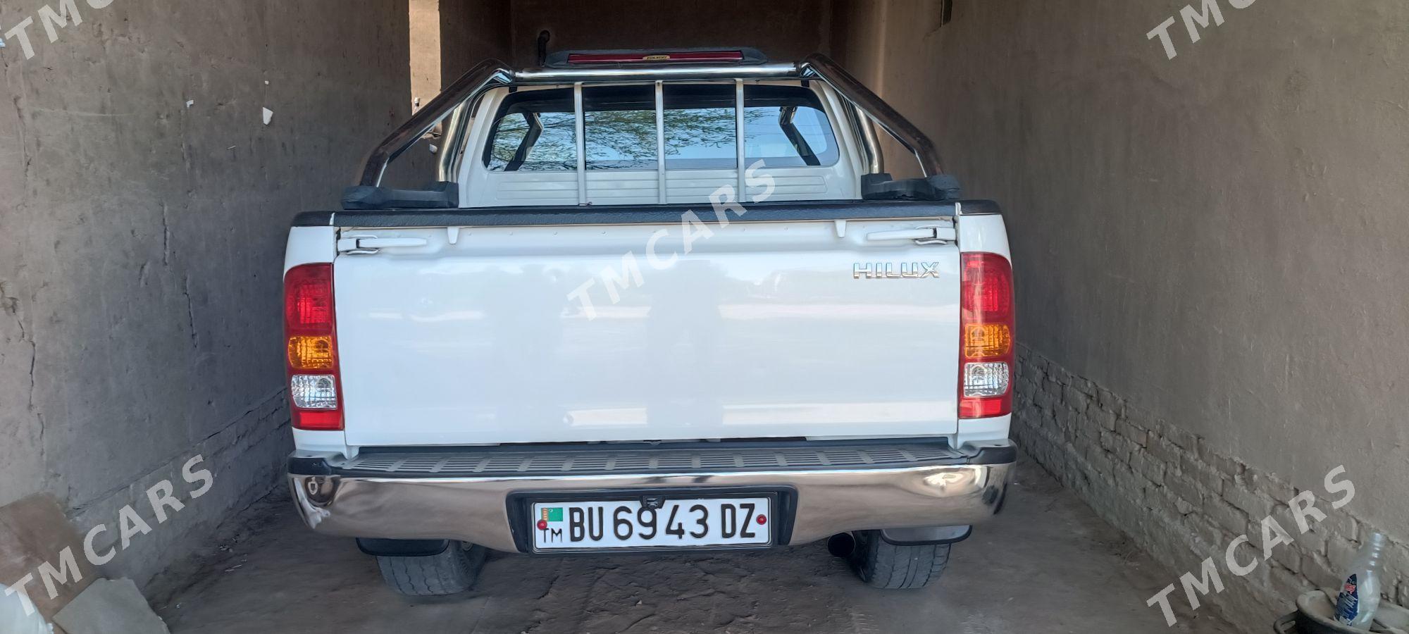 Toyota Hilux 2010 - 260 000 TMT - Гурбансолтан Едже - img 5