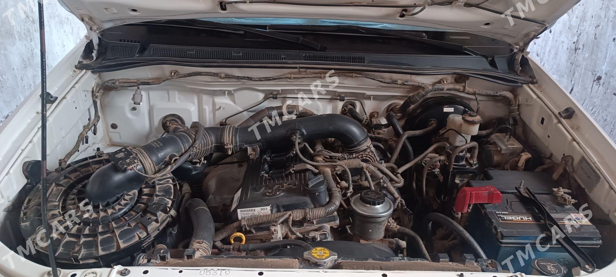 Toyota Hilux 2010 - 260 000 TMT - Гурбансолтан Едже - img 4