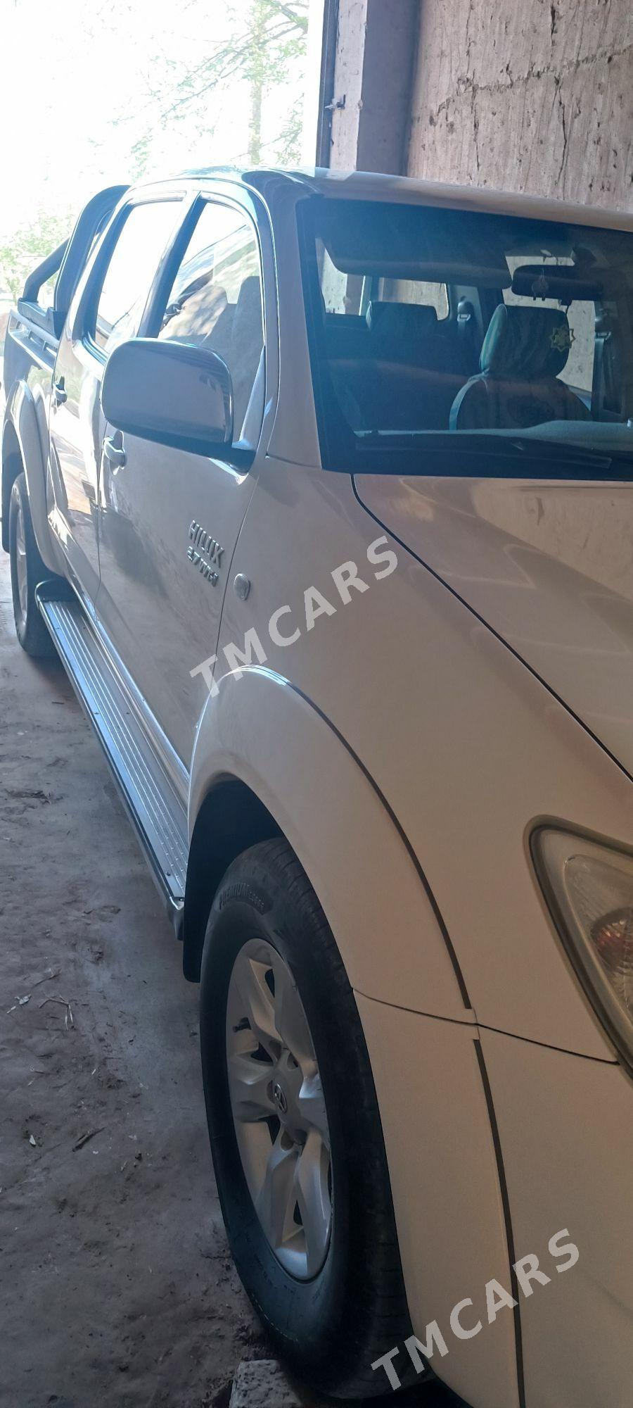 Toyota Hilux 2010 - 260 000 TMT - Гурбансолтан Едже - img 2