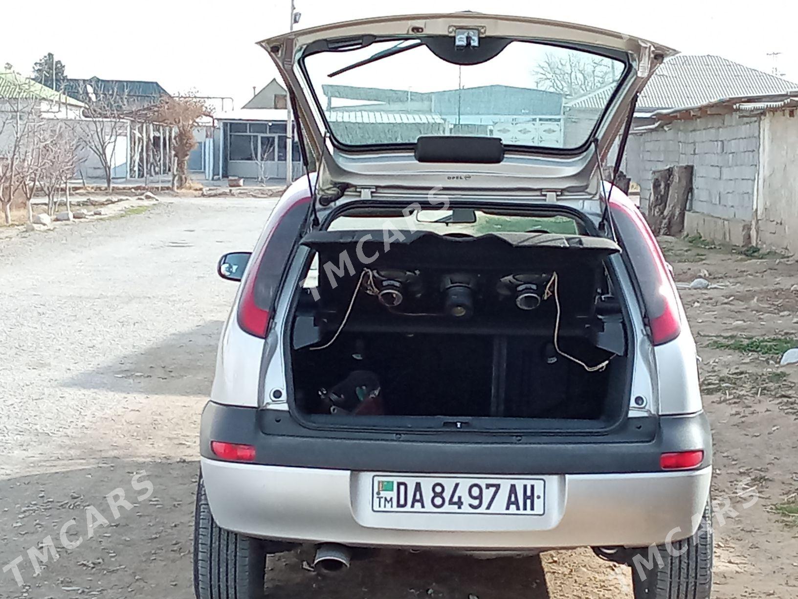 Opel Corsa 2002 - 45 000 TMT - Ak bugdaý etraby - img 3
