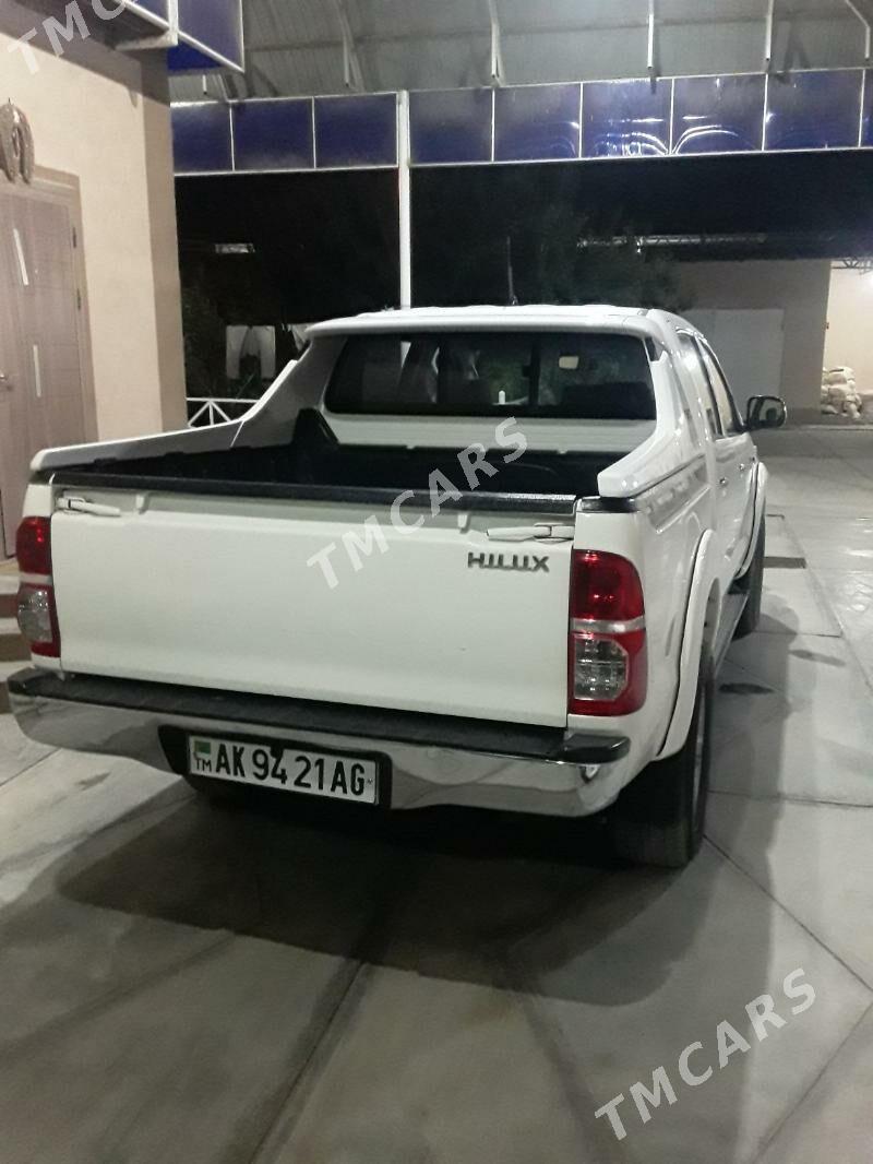Toyota Hilux 2012 - 351 000 TMT - Ашхабад - img 2