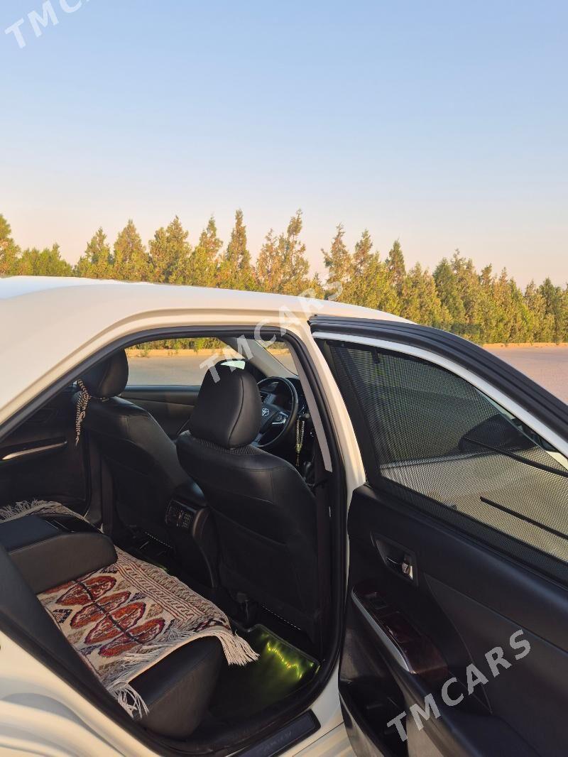 Toyota Camry 2017 - 430 000 TMT - Бузмеин - img 4