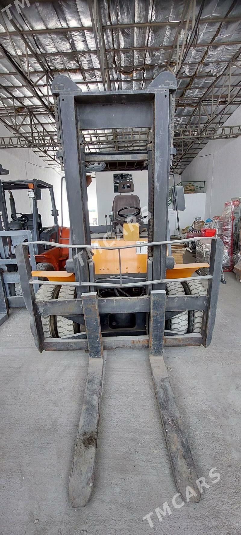 Kara Forklift 2012 - 190 000 TMT - Aşgabat - img 3