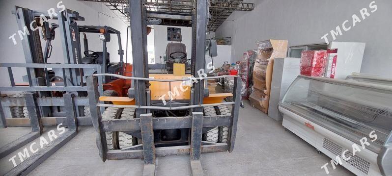 Kara Forklift 2012 - 190 000 TMT - Aşgabat - img 4