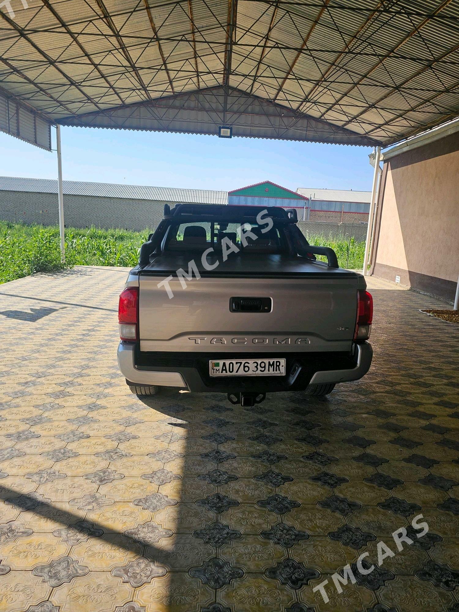 Toyota Tacoma 2018 - 330 000 TMT - Туркменгала - img 5
