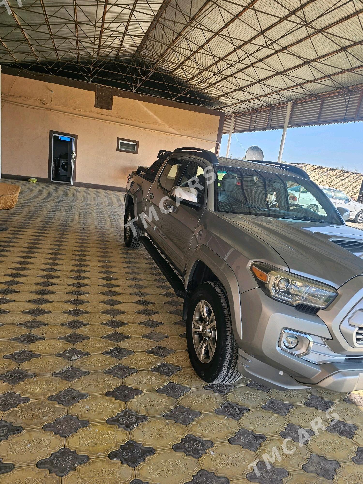 Toyota Tacoma 2018 - 330 000 TMT - Туркменгала - img 6