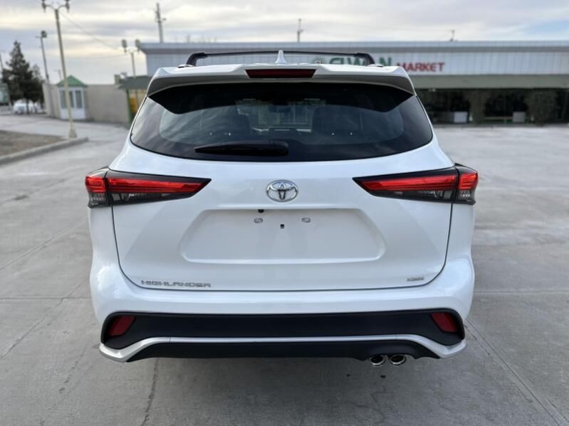 Toyota Highlander 2022 - 560 000 TMT - Büzmeýin - img 2