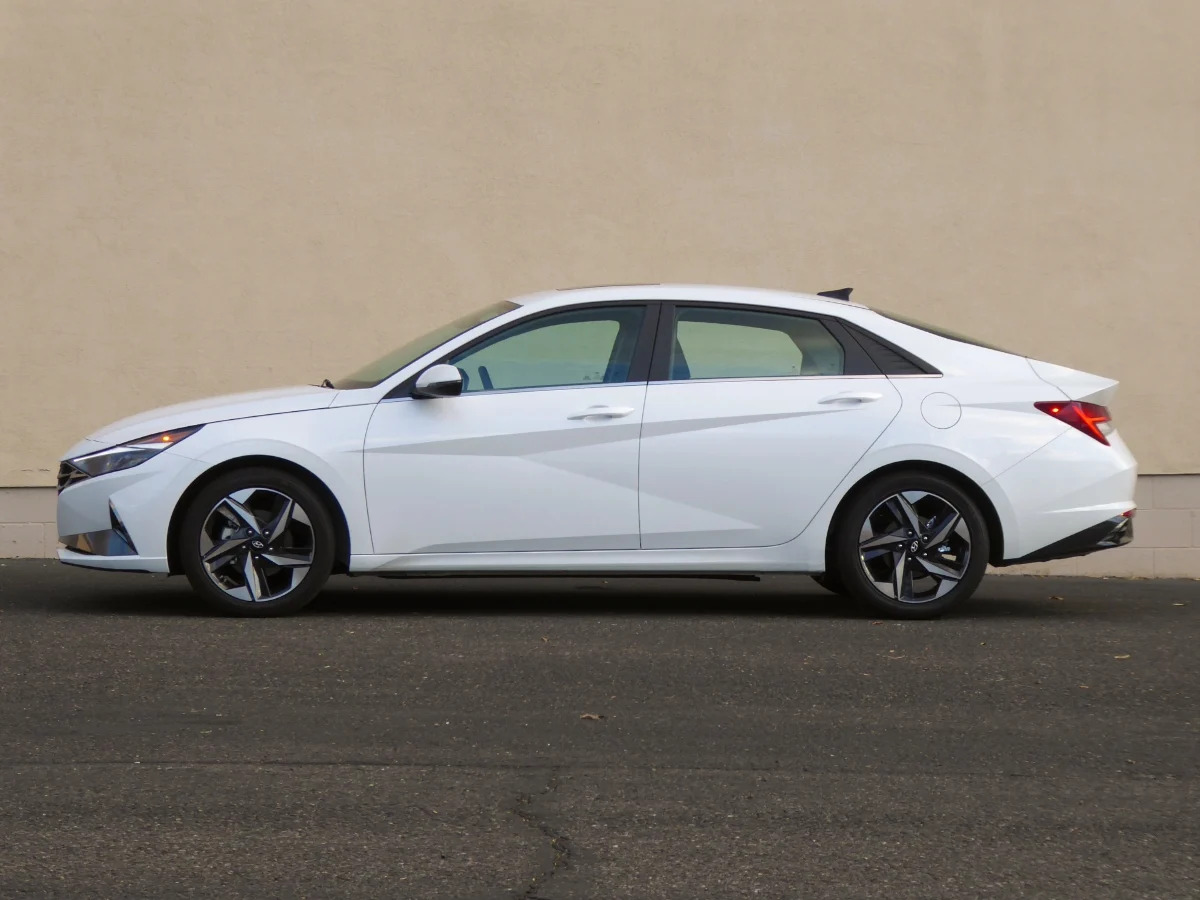 Hyundai Elantra 2022 - 240 000 TMT - Büzmeýin - img 6