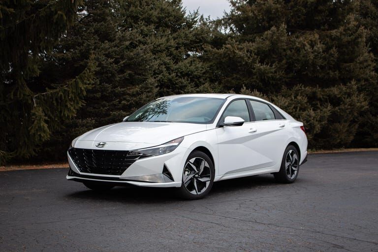 Hyundai Elantra 2022 - 240 000 TMT - Büzmeýin - img 4