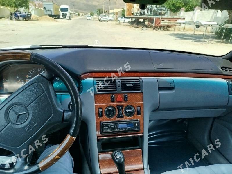 Mercedes-Benz C320 1998 - 90 000 TMT - Балканабат - img 2