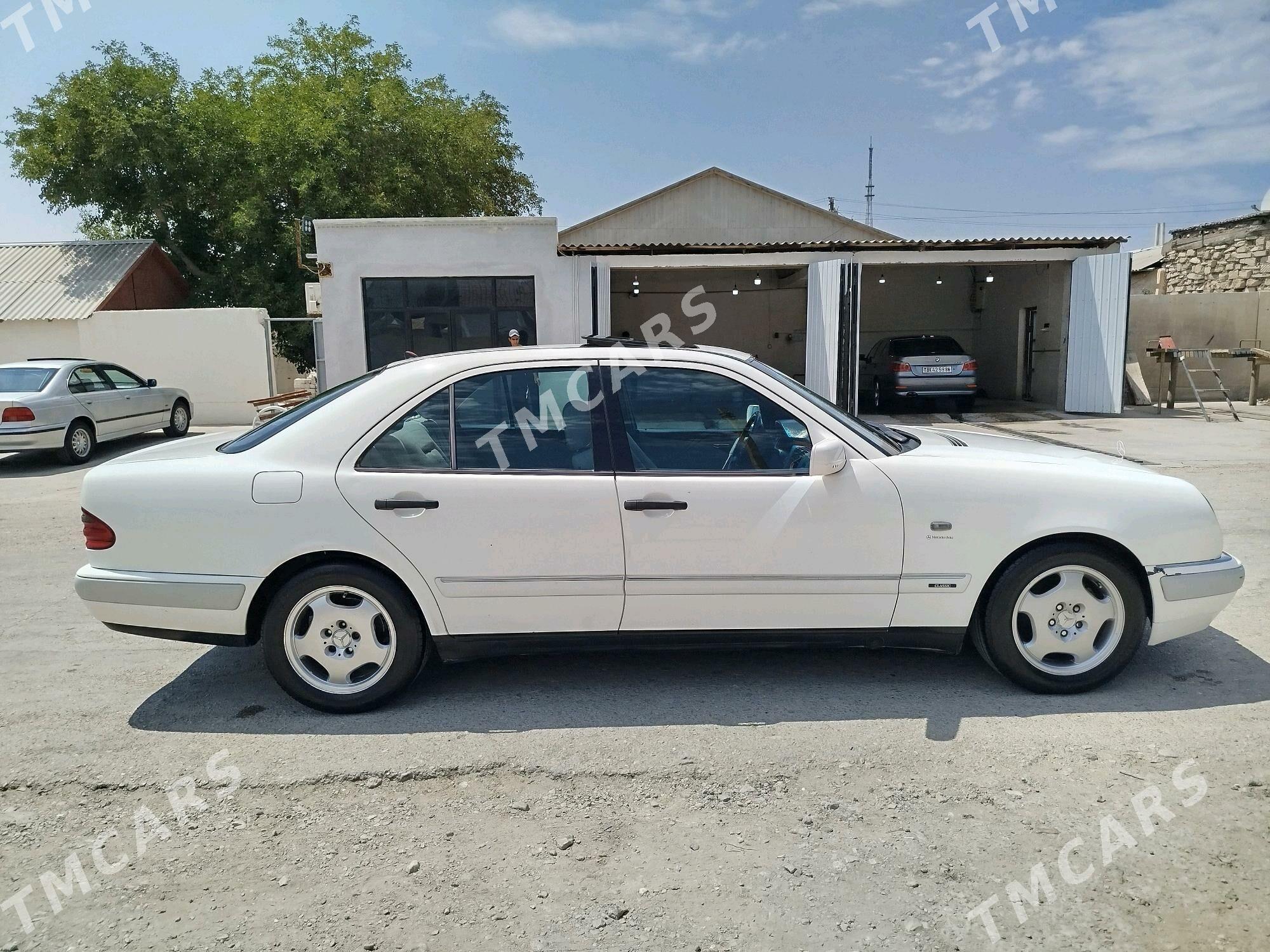 Mercedes-Benz C320 1998 - 90 000 TMT - Балканабат - img 3