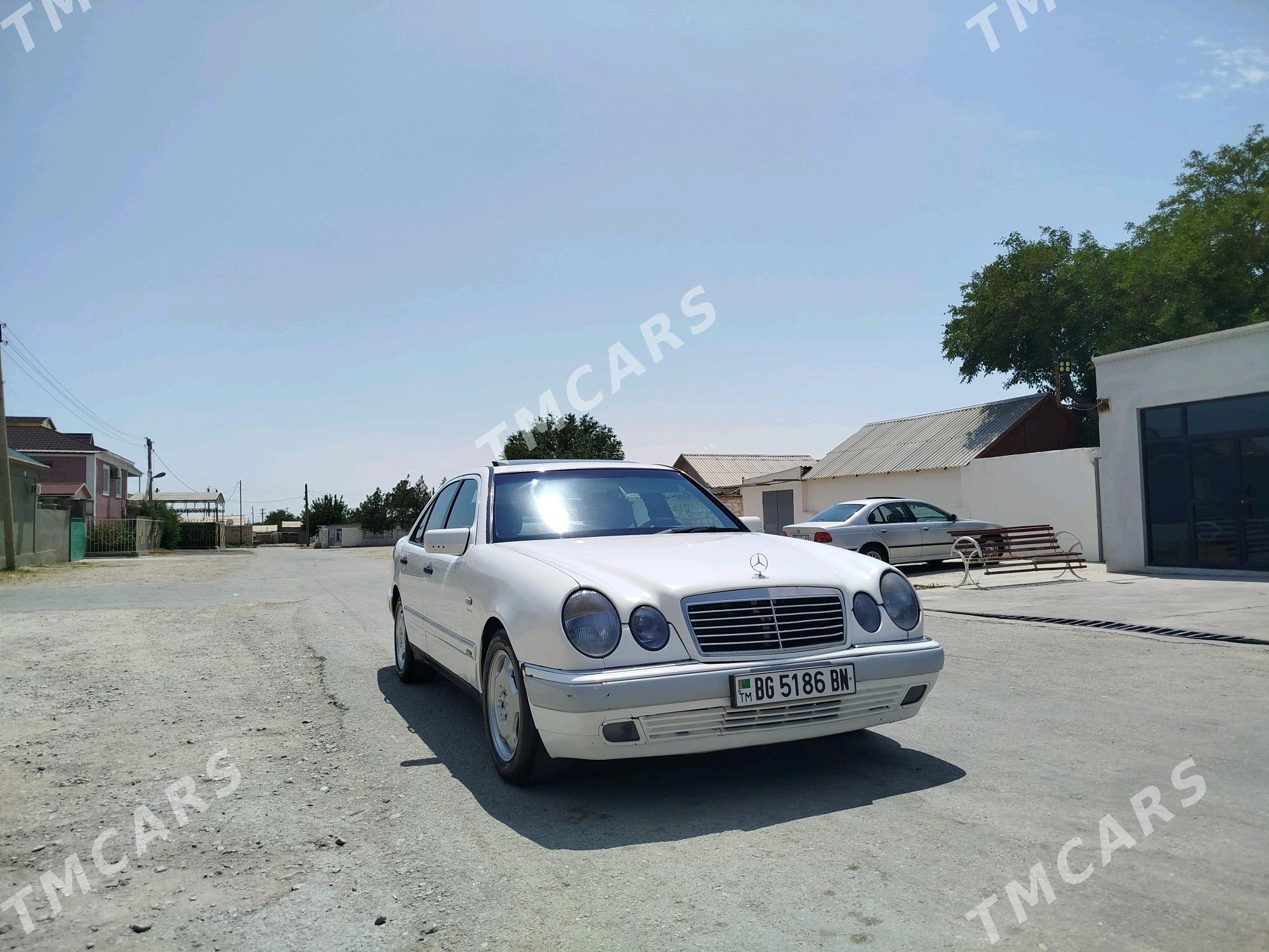 Mercedes-Benz C320 1998 - 90 000 TMT - Балканабат - img 5